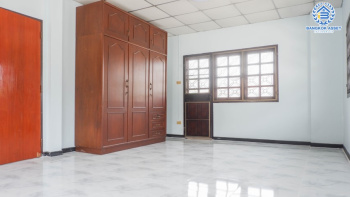 *****บ้านเดี่ยวมือสองย่านนนทบุรี ม.มณียา ท่าอิฐ เนื้อที่กว้าง 80 ตร.ว. ฟังก์ชัน 3 ห้องนอน 3 ห้องน้ำ ที่จอดรถ 2 คัน บ้านตกแต่งใหม่ มีบริเวณกว้างขวาง พร้อมเข้าอยู่ทันที! โครงการตั้งบนทำเลเดินทางสะดวก ใกล้รถไฟฟ้าสายสีม่วง  "สถานีบางรักน้อยท่าอิฐ" ใกล้จุดขึ้นทางด่วน "งามวงศ์วาน"